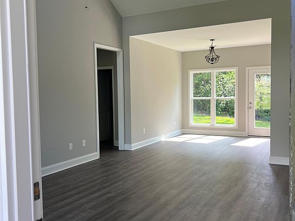 4th image of 309 Preakness Dr