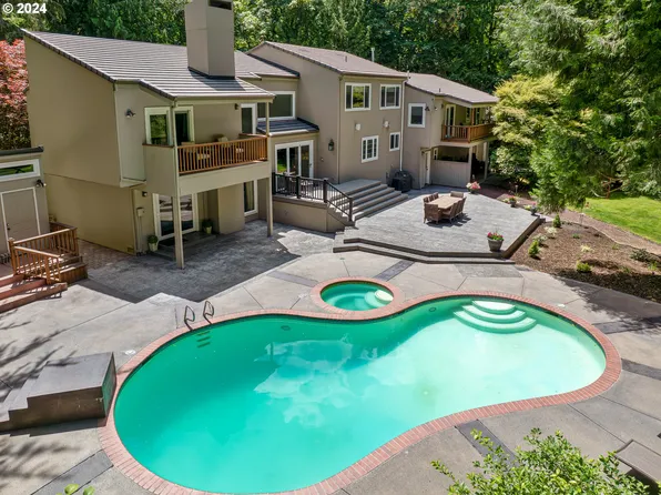 761 SW Ashdown Cir, West Linn, OR 97068
