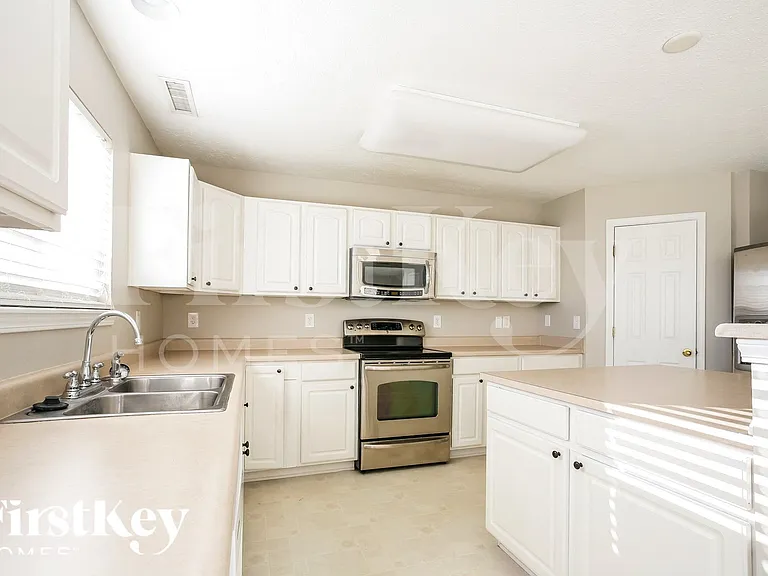 11138 Guy St — Photo 5
