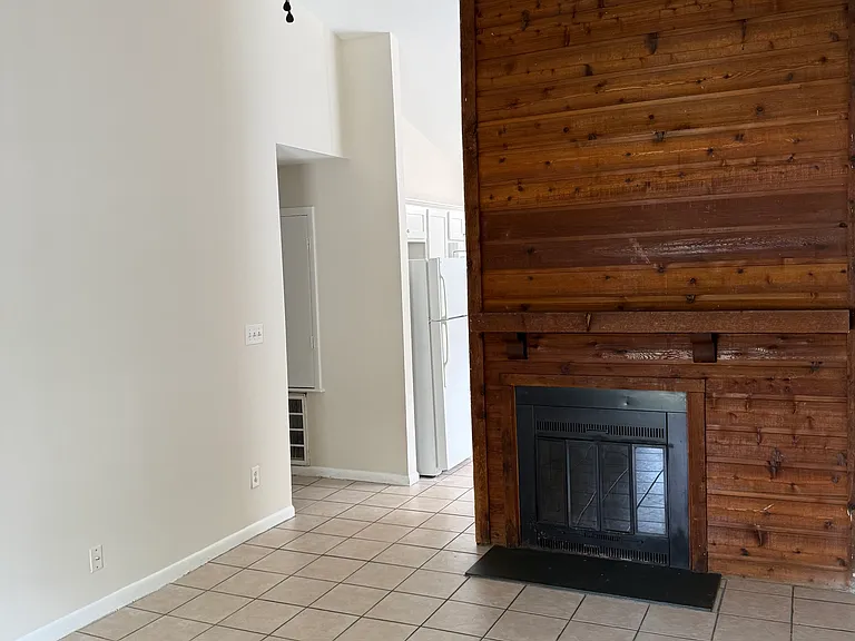 811 Varsity Dr — Photo 2