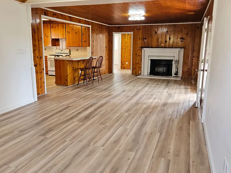 1155 Swanson Ln — Photo 8