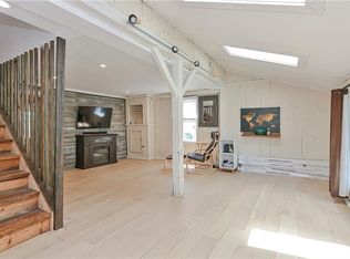 6 Guild Ave, Warwick, RI 02889