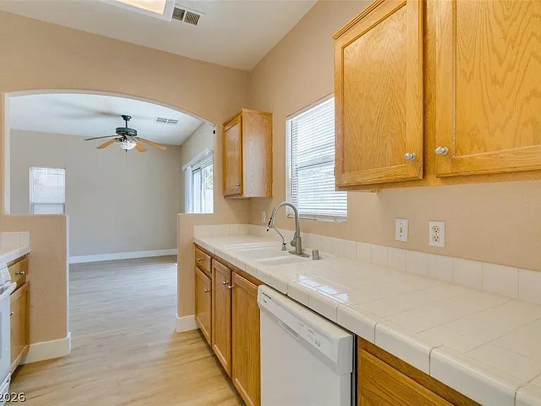 1401 Sycamore Spring Ct — Photo 6