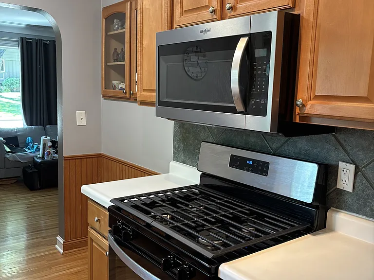 Kitchen Stove & Wall Cabinet