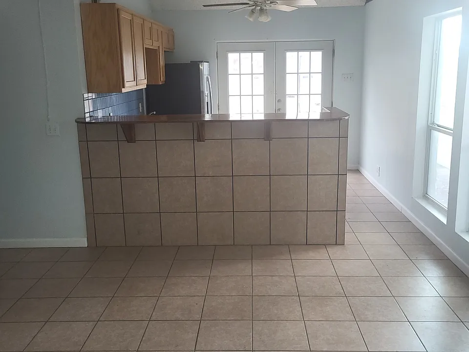 2300 Live Oak St #4