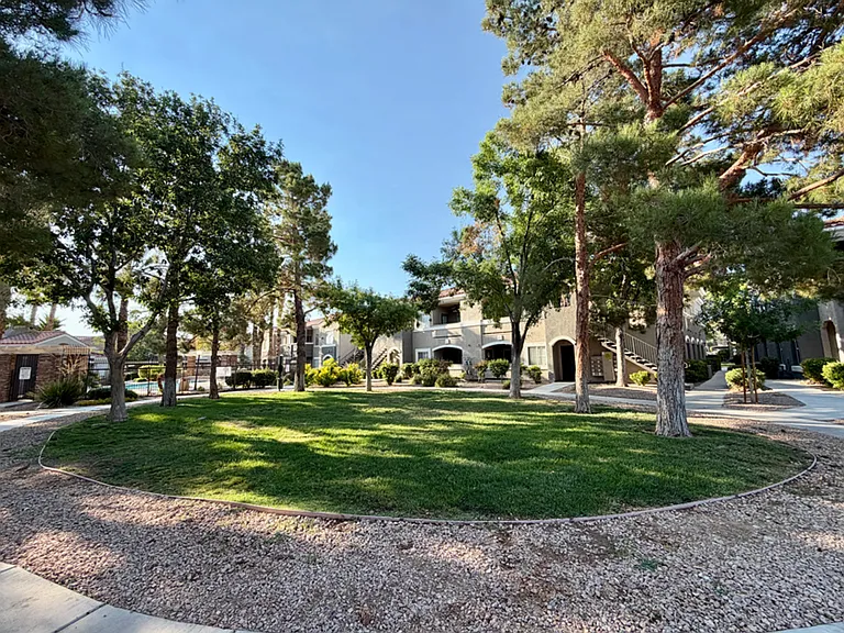 10245 S Maryland Pkwy #136 — Photo 15