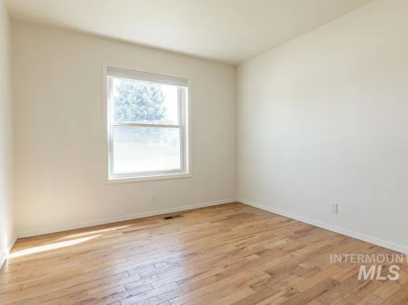 8826 W Midland St, Boise, ID 83704