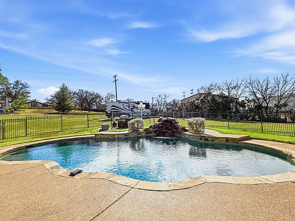 3rd image of 10305 Alta Vista Rd