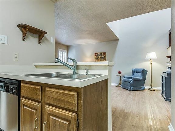 4th image of 2103 Country Villa Dr
