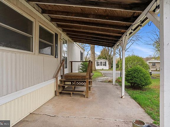 2nd image of 7 Oak Dr