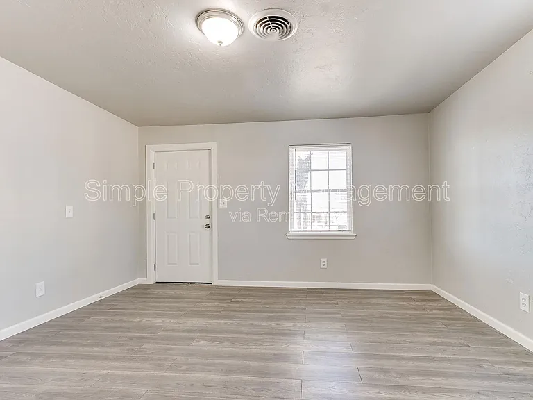 3312 S Harvey Ave — Photo 4