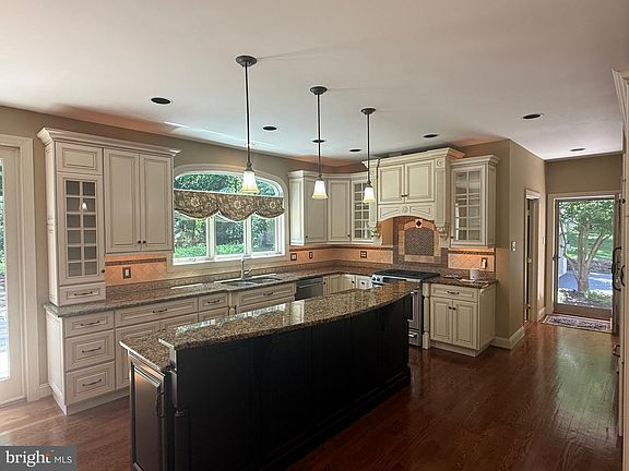 4th image of 1714 Hickory Hill Rd