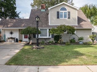 11 Wander Ln, Wantagh, NY 11793