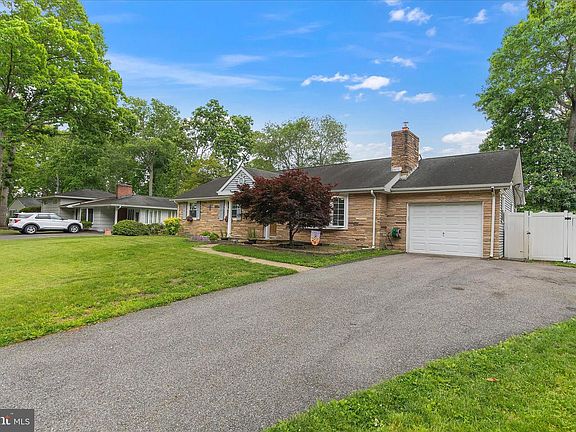 2nd image of 735 Cottonwood Dr