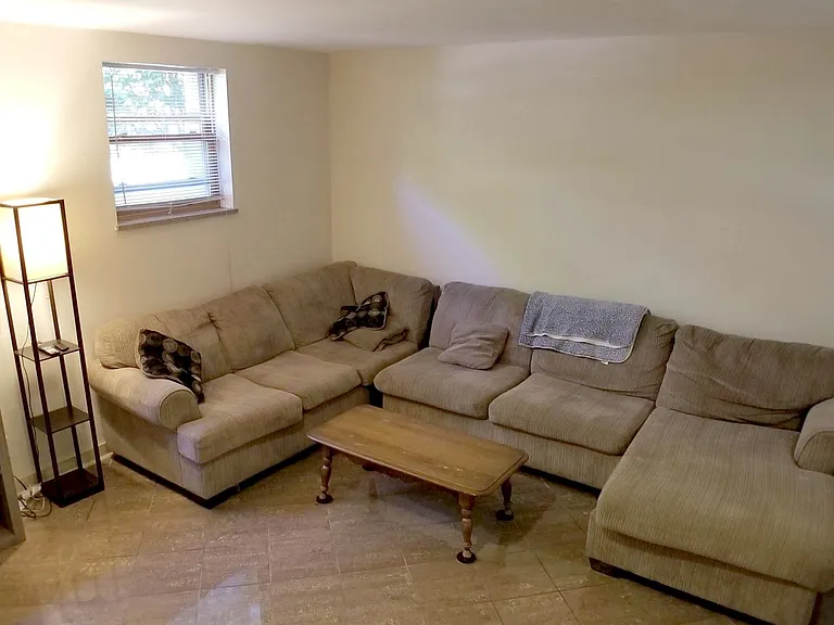 905 Delaware Ave — Photo 1