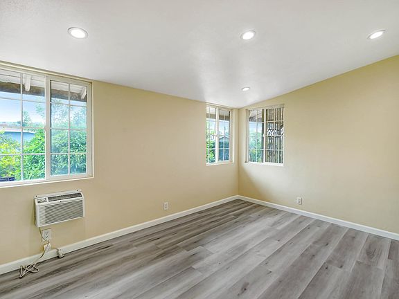 5th image of 2203 E Alaska St #1