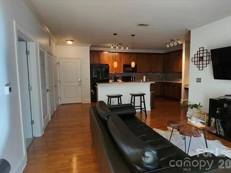 630 Calvert St #206 — Photo 2