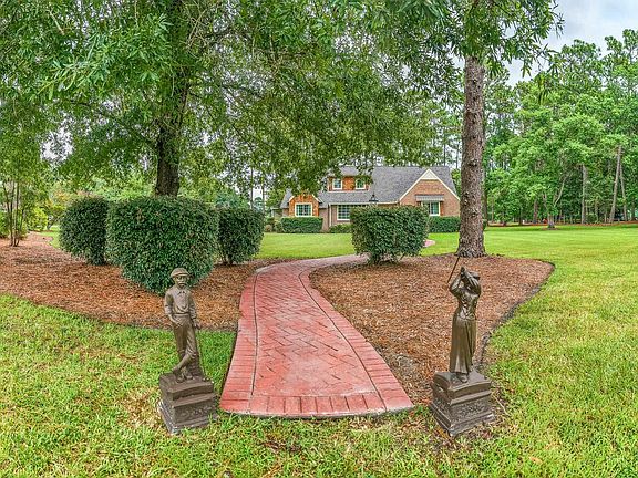 3rd image of 481 Fox Bay Rd.