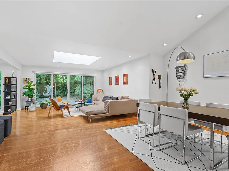 5049 Garfield St NW — Photo 10