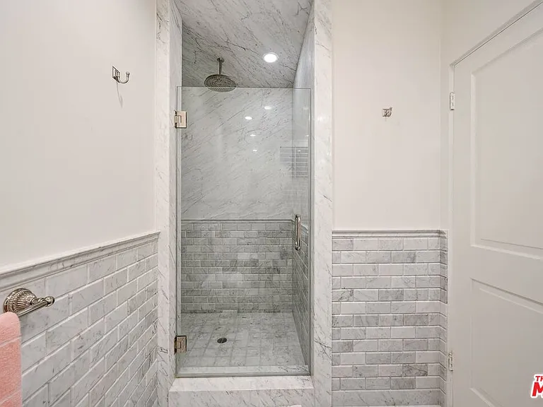 717 N Rodeo Dr — Photo 24