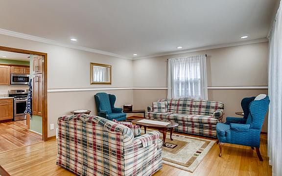4th image of 418 N Stewart Ave