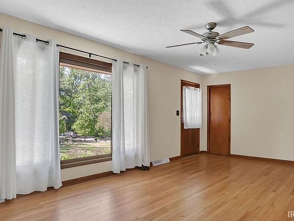 4th image of 1324 N Kinser Pike