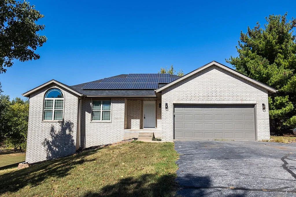 5 bed, 2795 sqft, $3,000 — Photo 2