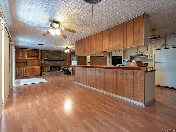 4th image of 307 W Park Dr
