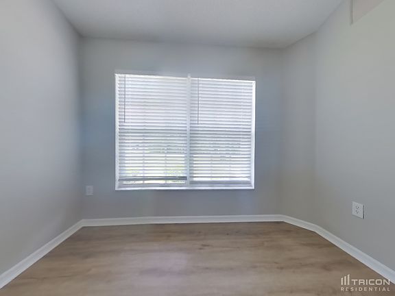 4th image of 23 Westglen Ln