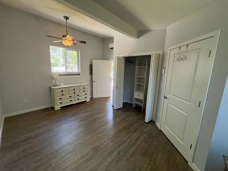 365 N Maple St #B — Photo 8