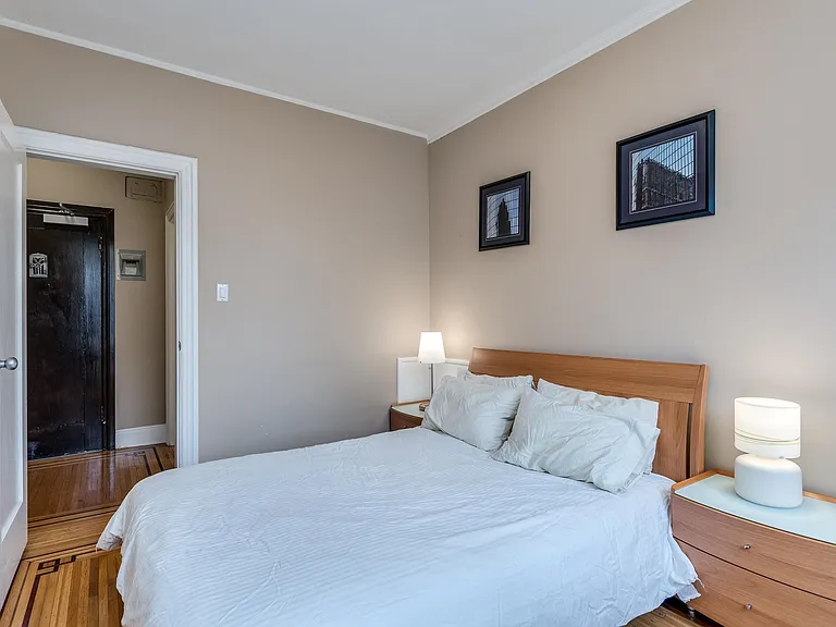 935 Jervis St #11 — Photo 16