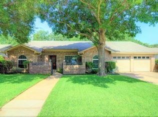 2849 Autumn Dr, Hurst, TX 76054