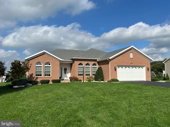 6836 Lytham Ln, Fayetteville, PA 17222