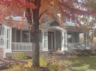 561 Lake Ridge Ct, Shoreview, MN 55126