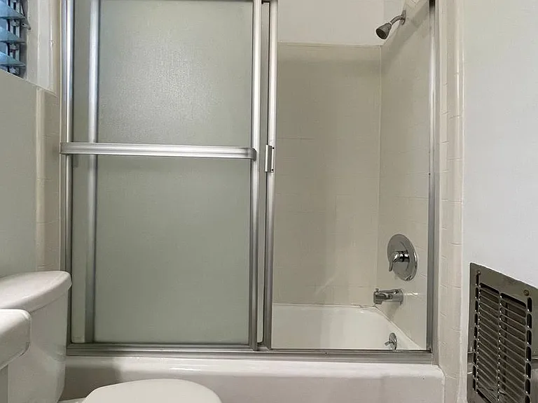 1152-1154 Poinsettia Place — Photo 12