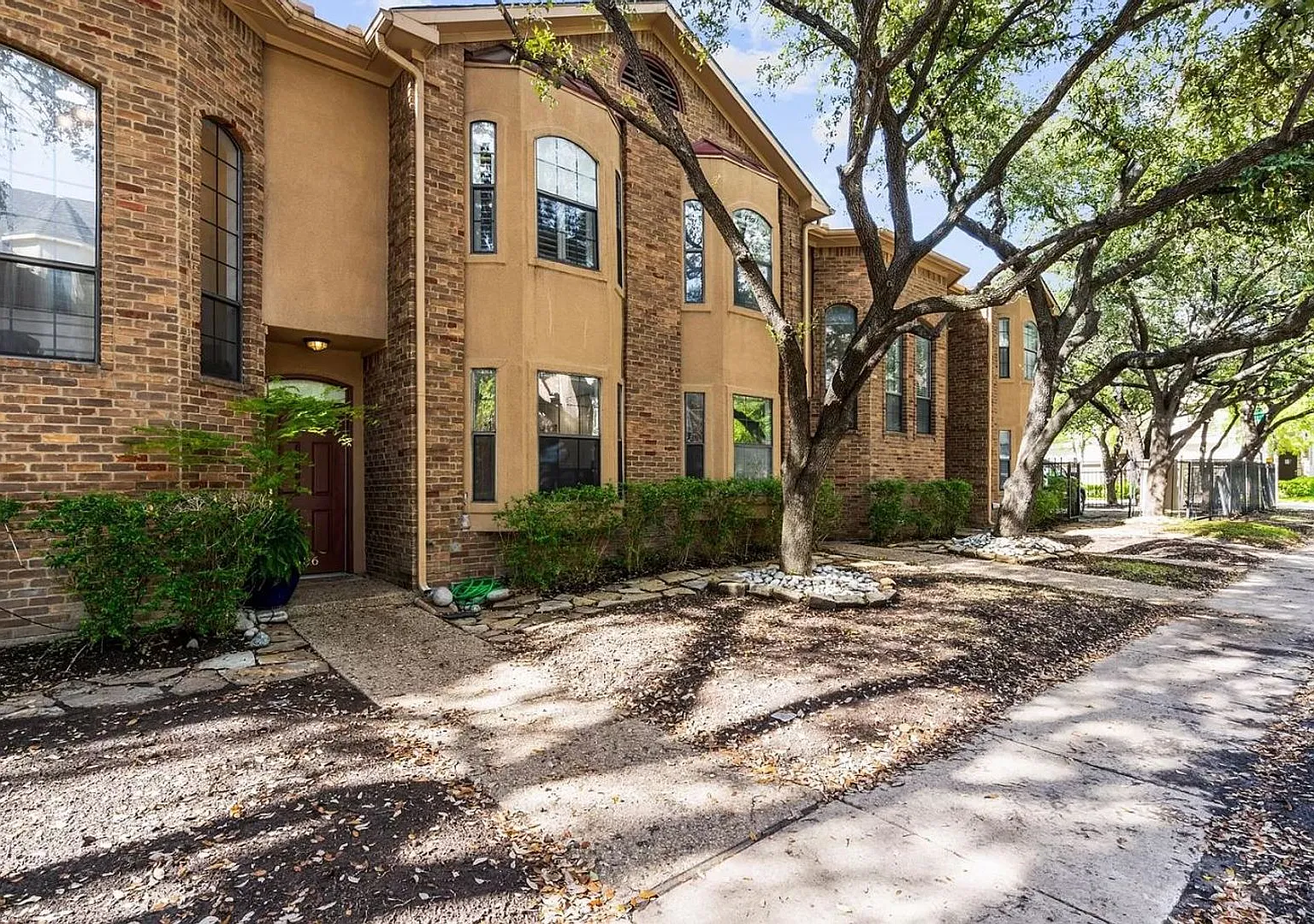 Highly Upgraded 2-Bedroom Townhome Available for Rent! — Photo 2