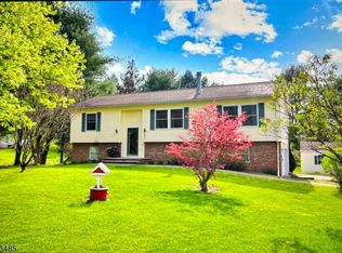 58 Vail Rd, Columbia, NJ 07832