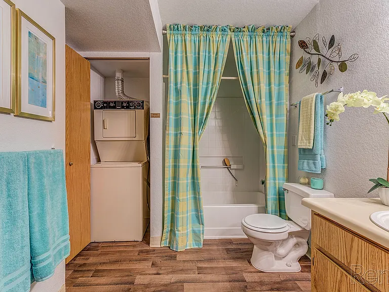 Country Club at The Meadows - 55+ Senior Apartments — Photo 10