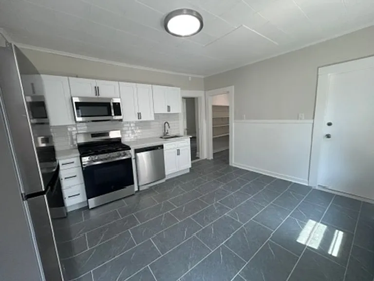 23 Howe St — Photo 3
