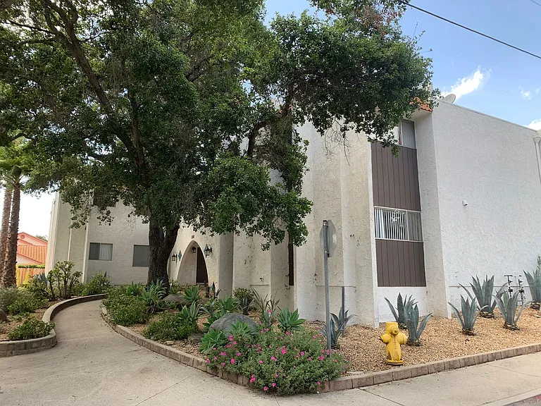 607 Emily St — Photo 1