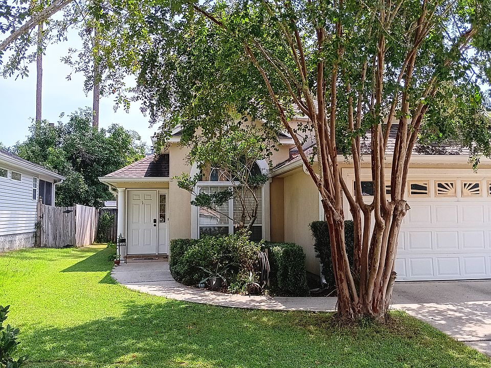 Welcome home. Enter along front door garden path or with automatic garage door opener.