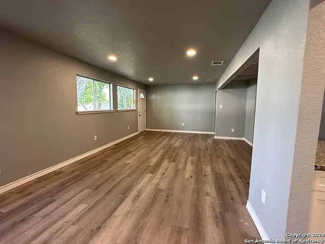 546 W Petaluma Blvd — Photo 9