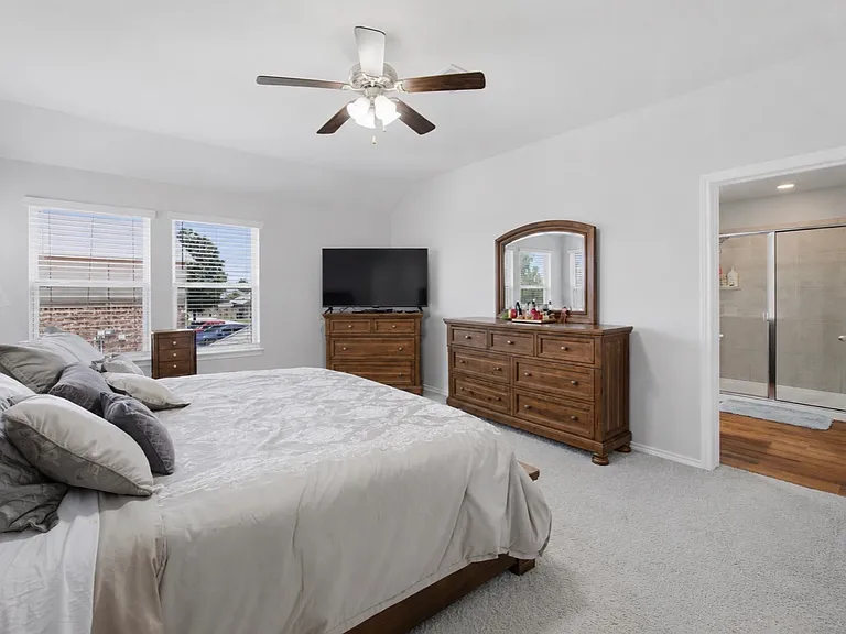 420 Milverton Dr — Photo 17