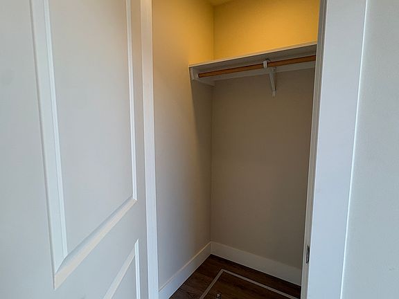 3rd image of 1075 Red Apple Rd #B5