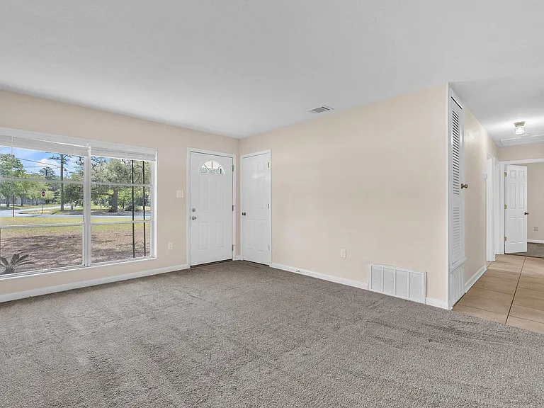 385 Lincoln Ave — Photo 8