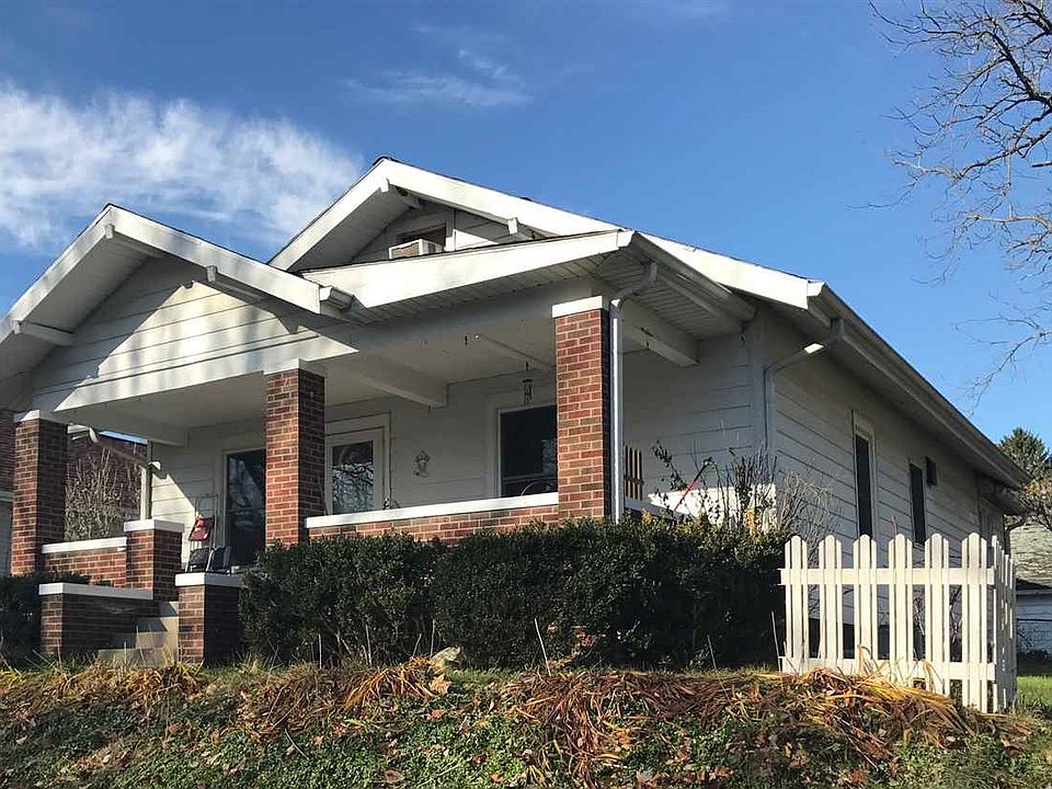 1st image of 208 Avenue Three St