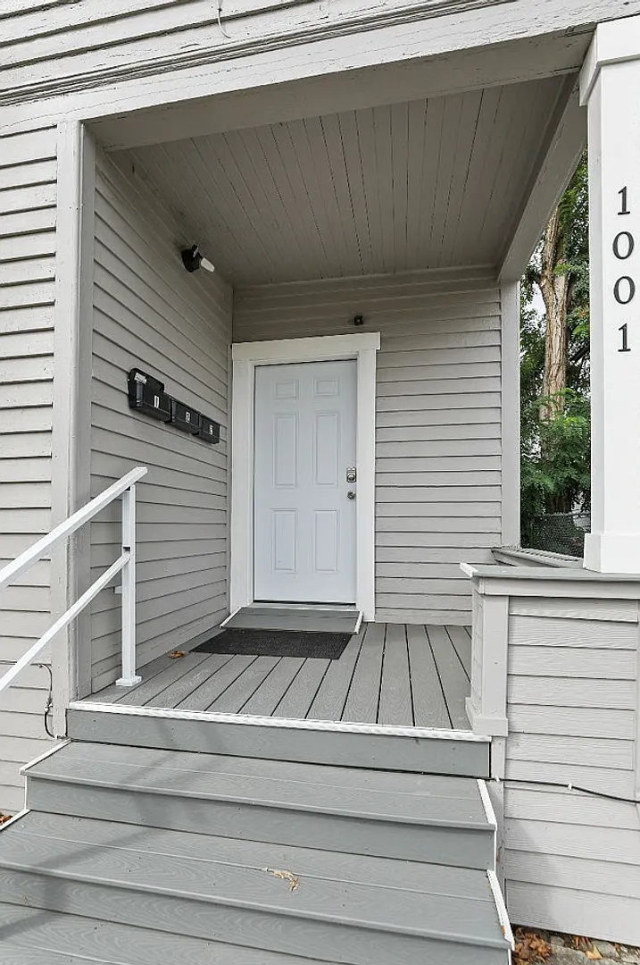 1001 N Elm St — Photo 4