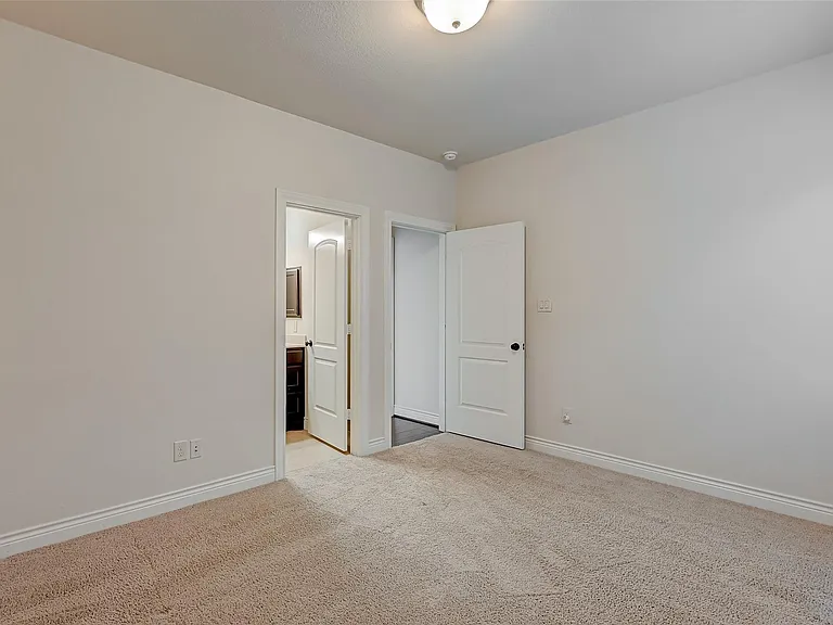 4006 Misty Waters Ln — Photo 19