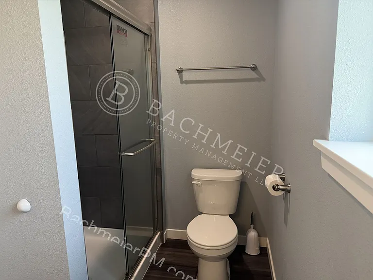 151 SW Nye Ave — Photo 10