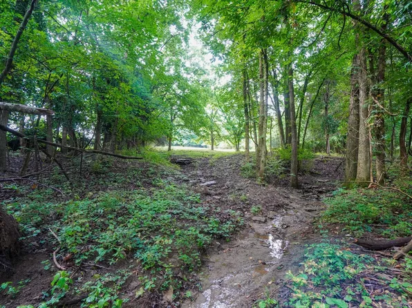 1094B Center Point Rd S, Hendersonville, TN 37075